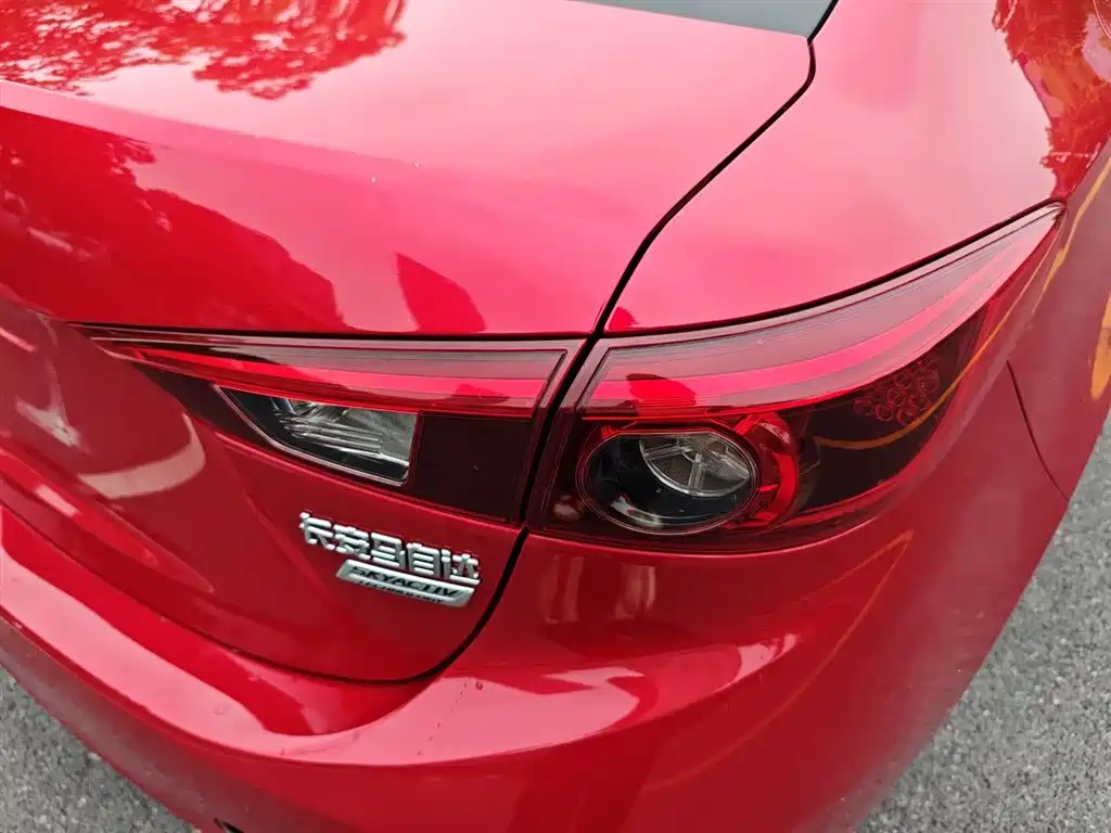 Mazda 3 Axela 2019 — фото 15