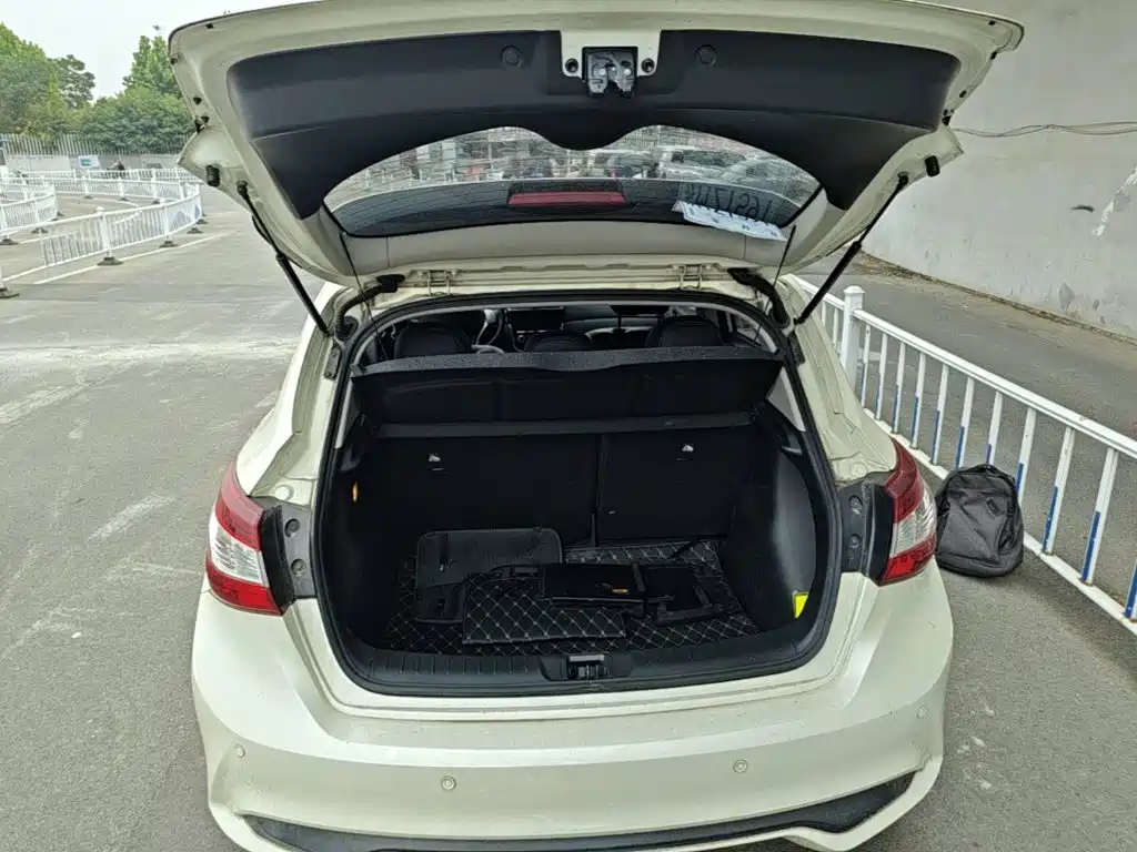 Nissan Tiida 2019 — фото 19