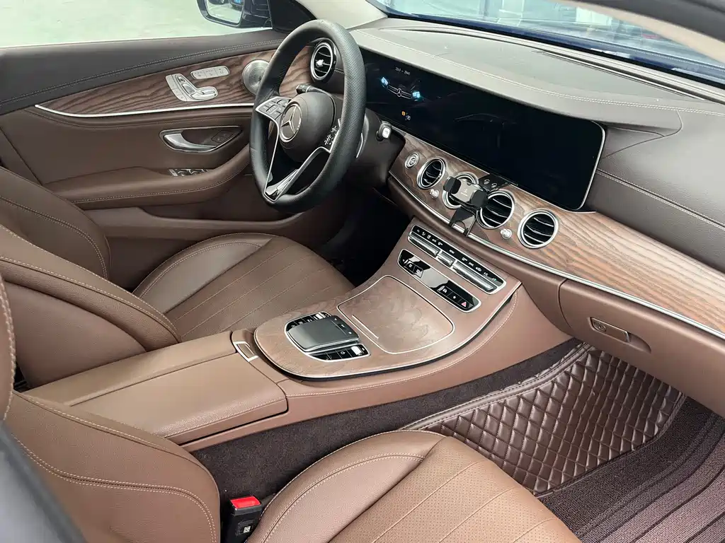 Mercedes-Benz E-Class 2024 — фото 14