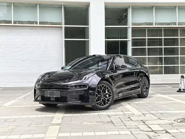 Zeekr 001 2025