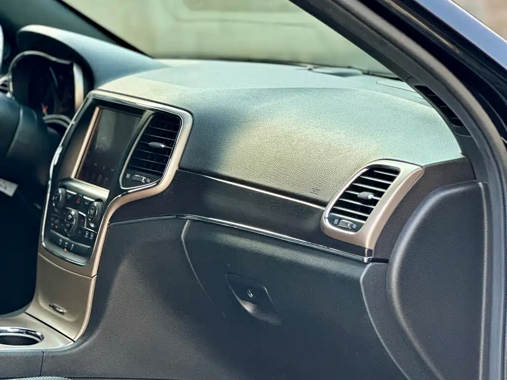 Jeep Grand Cherokee 2014 — фото 43