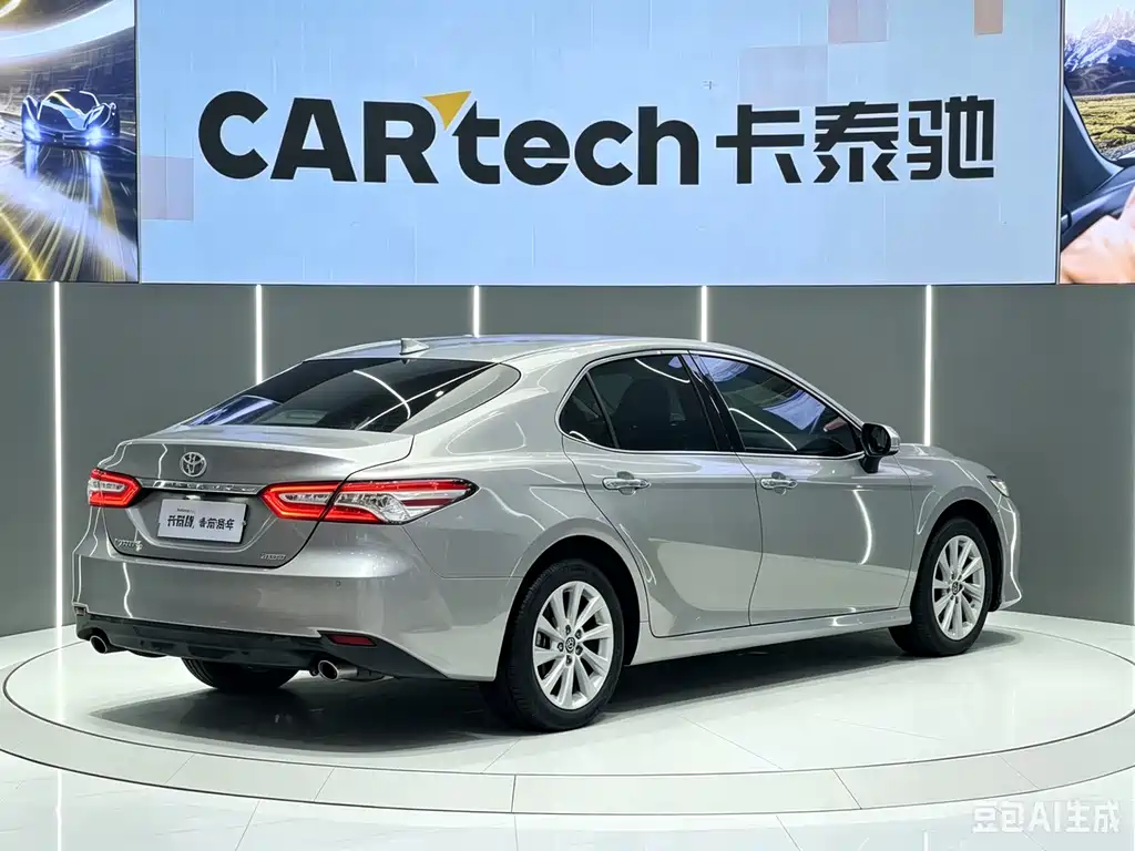 Toyota Camry 2023 — фото 12