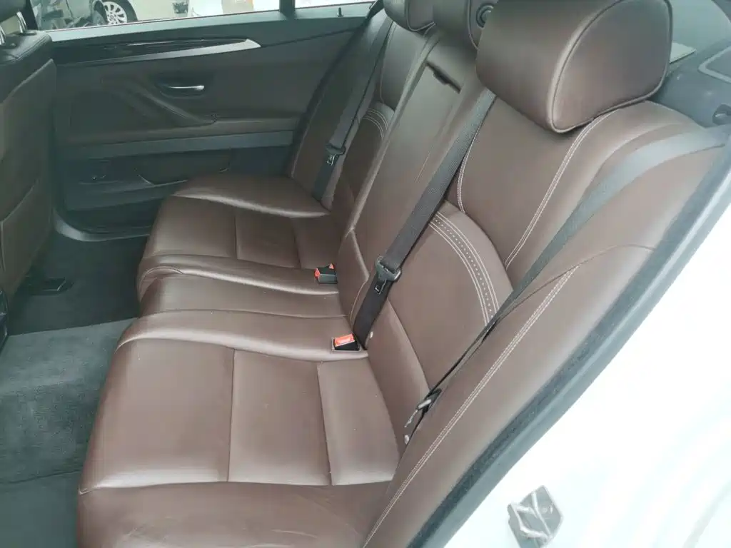BMW 5 Series 2017 — фото 13