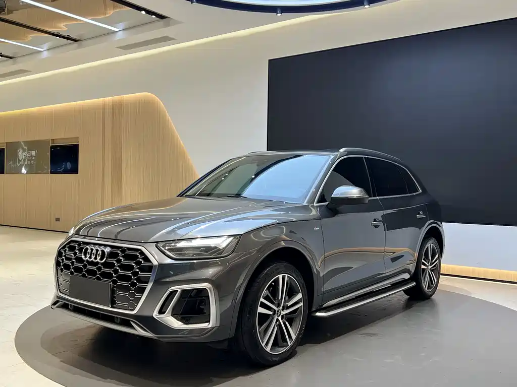 Audi Q5L 2022 — фото 1