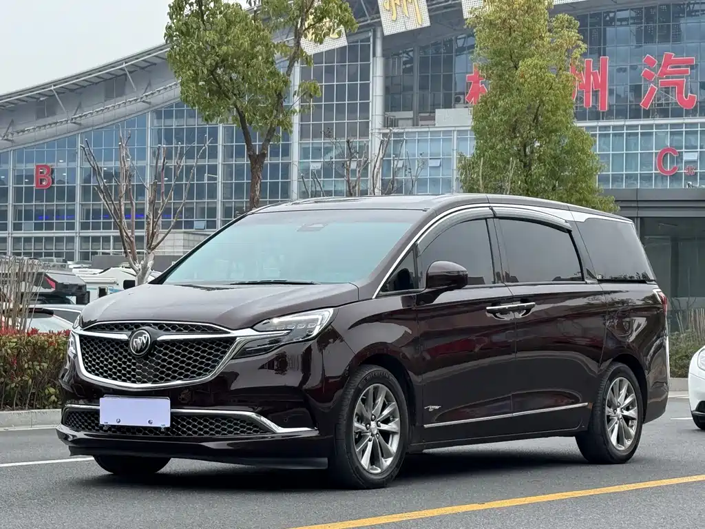 Buick GL8 2021 — фото 1
