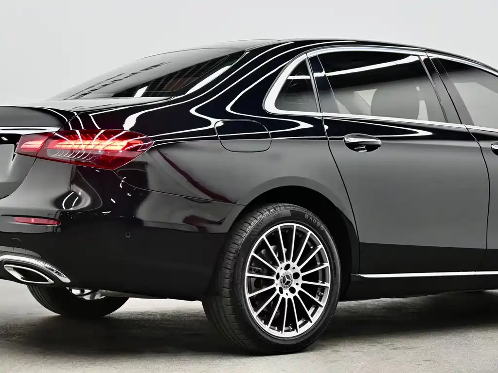 Mercedes-Benz E-Class 2023 — фото 9