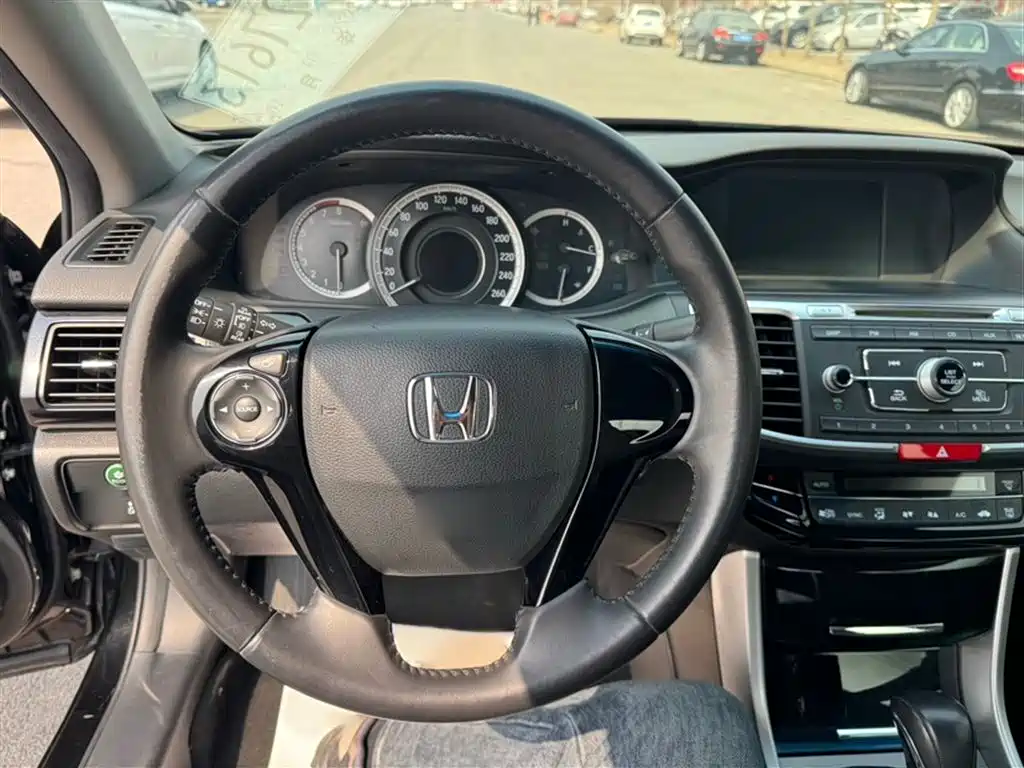 Honda Accord 2018 — фото 13
