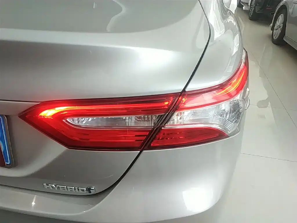 Toyota Camry 2021 — фото 8