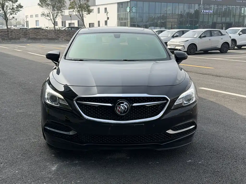 Buick LaCrosse 2017 — фото 2