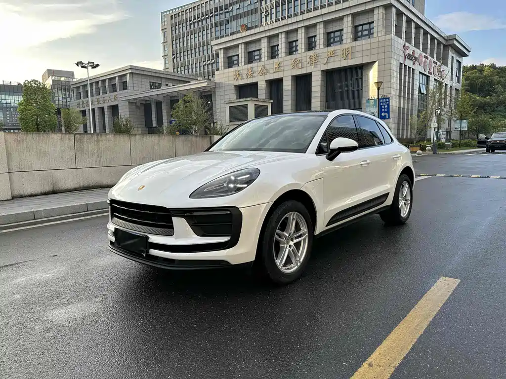 Porsche Macan 2024 — фото 1