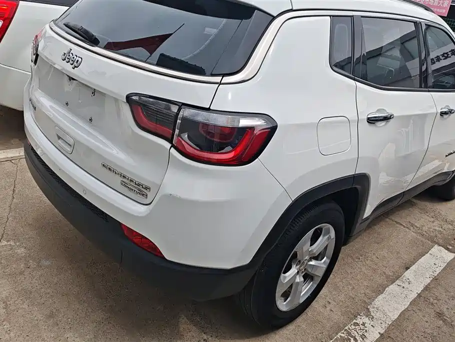 Jeep Compass 2017 — фото 3