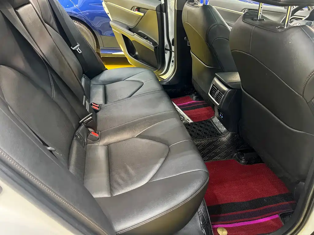 Toyota Camry 2023 — фото 12