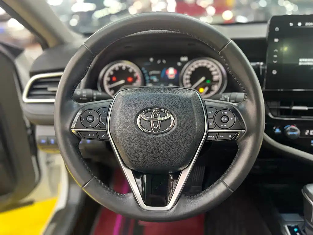 Toyota Camry 2023 — фото 14