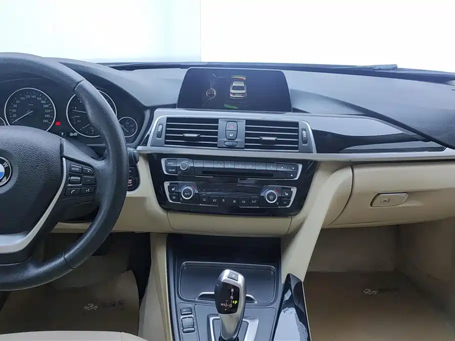BMW 3 Series 2016 — фото 13