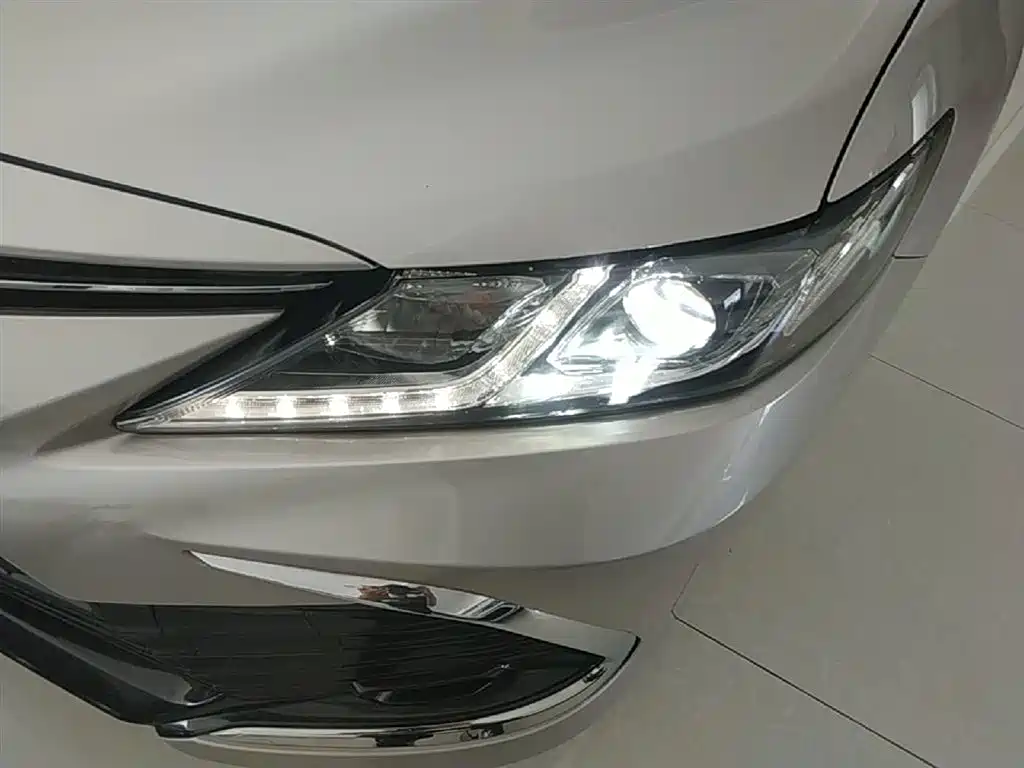 Toyota Camry 2021 — фото 24