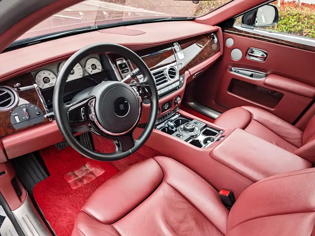 Rolls-Royce Ghost 2017 — фото 10