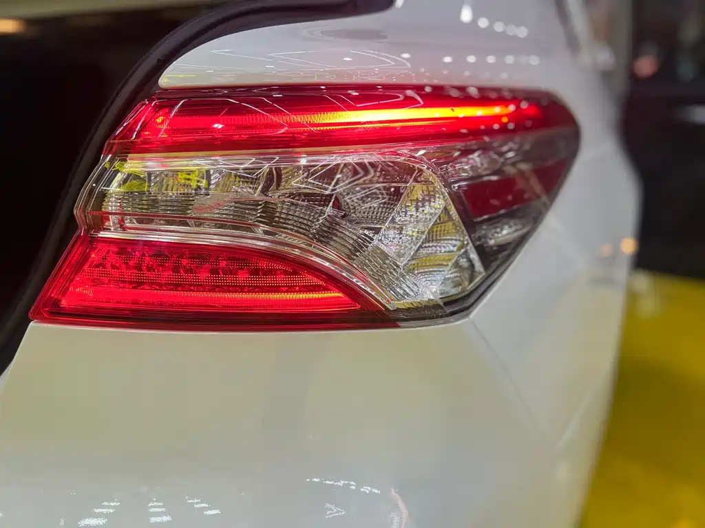 Toyota Camry 2023 — фото 18