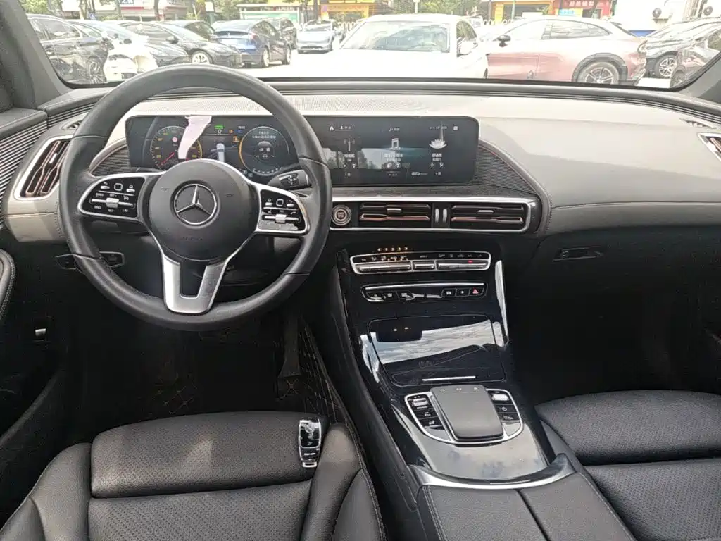 Mercedes-Benz EQC 2021 — фото 10