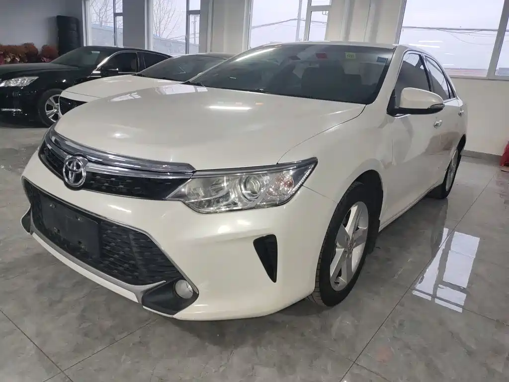 Toyota Camry 2015 — фото 1