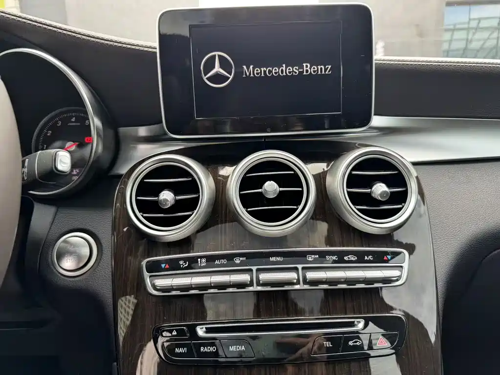 Mercedes-Benz GLC 2018 — фото 13