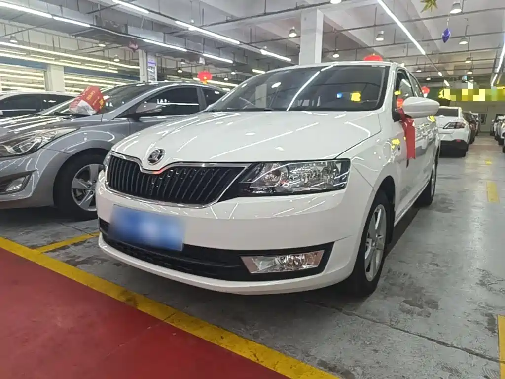 Skoda Rapid Spaceback 2017 — фото 2