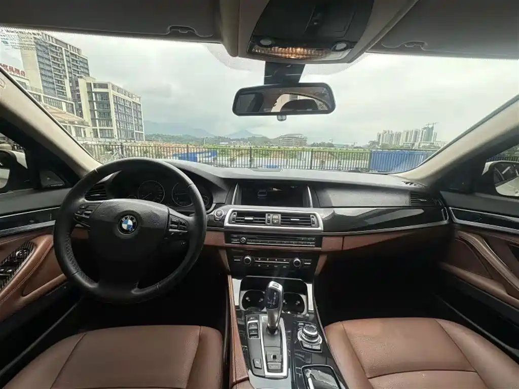 BMW 5 Series 2016 — фото 15