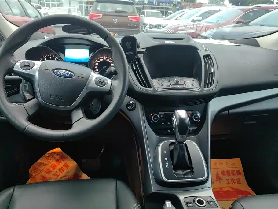Ford Kuga 2015 — фото 12