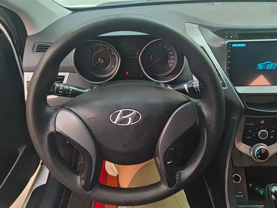 Hyundai Elantra Langdong 2017 — фото 15