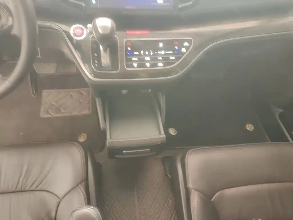Honda Odyssey 2018 — фото 14