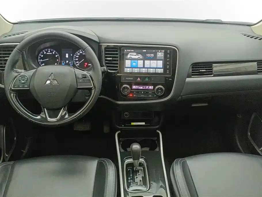 Mitsubishi Outlander 2020 — фото 12