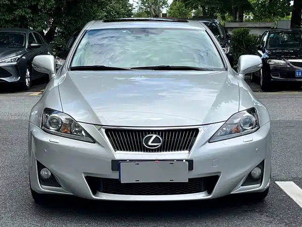 Lexus IS 2011