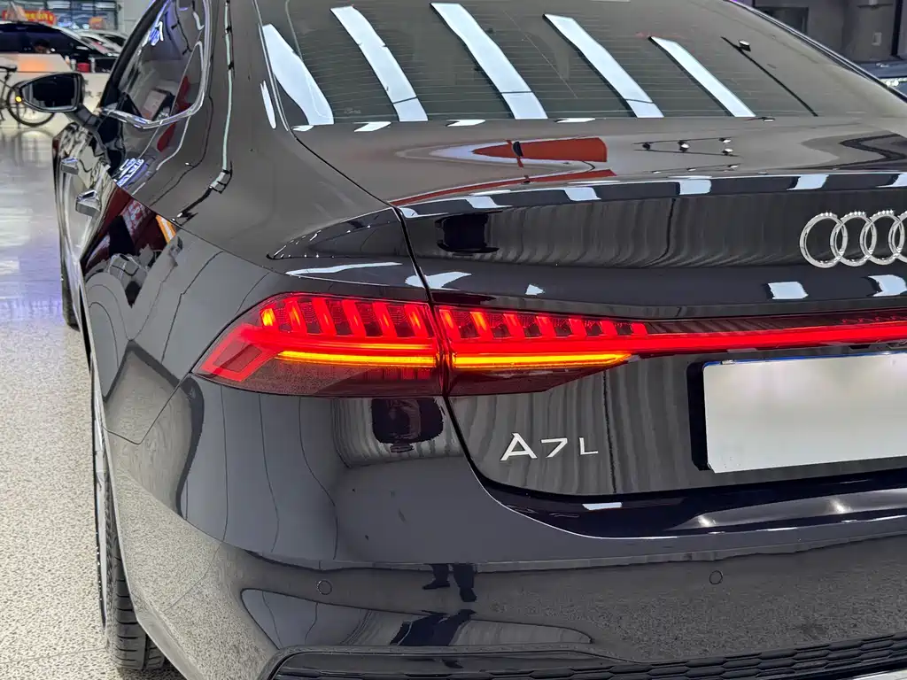 Audi A7L 2023 — фото 43