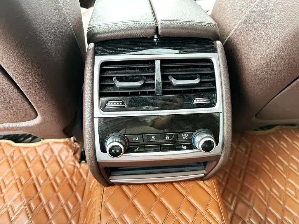 BMW 7 Series 2017 — фото 18