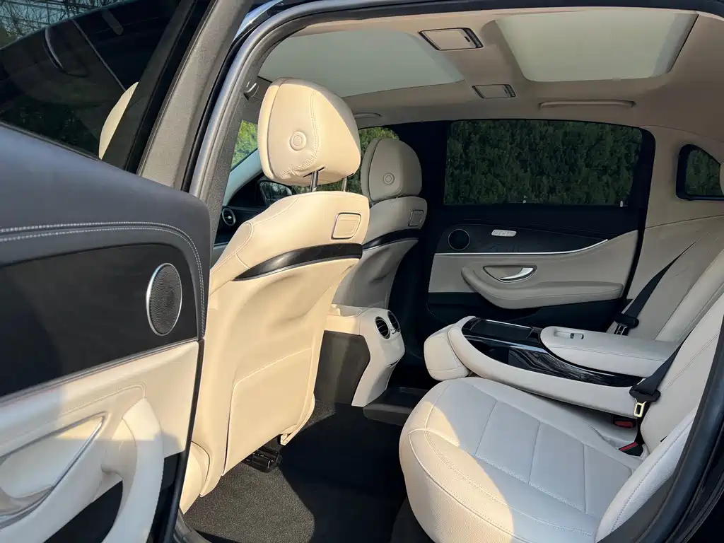 Mercedes-Benz E-Class 2017 — фото 12