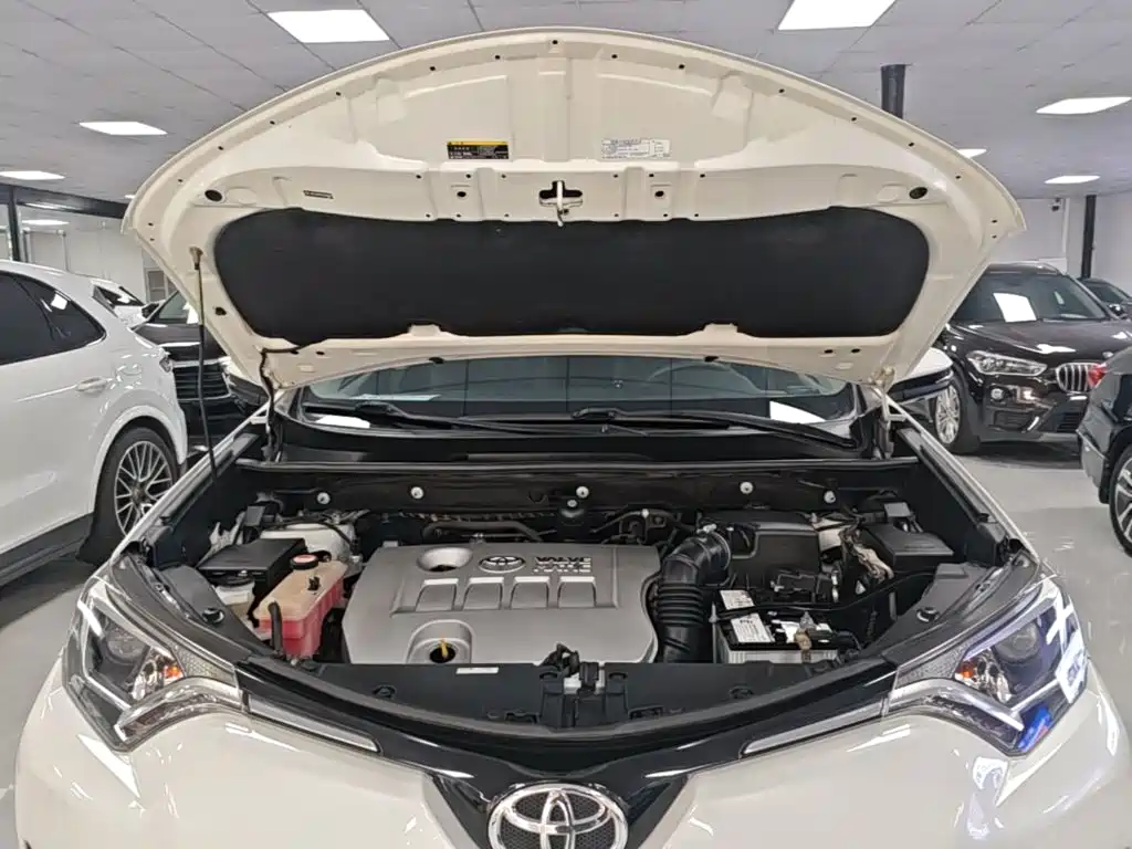 Toyota RAV4 2017 — фото 20