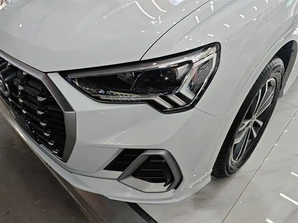 Audi Q3 2020 — фото 24