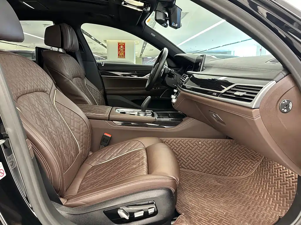 BMW 7 Series 2020 — фото 13