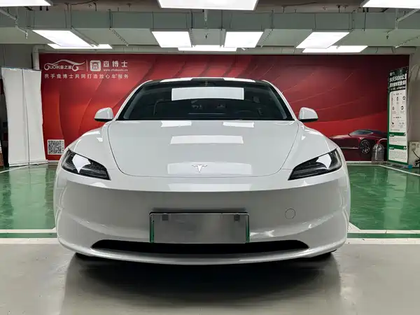 Tesla Model 3 2024