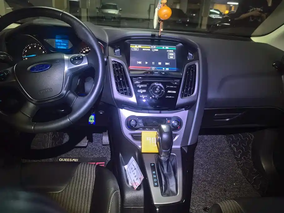 Ford Focus 2015 — фото 16