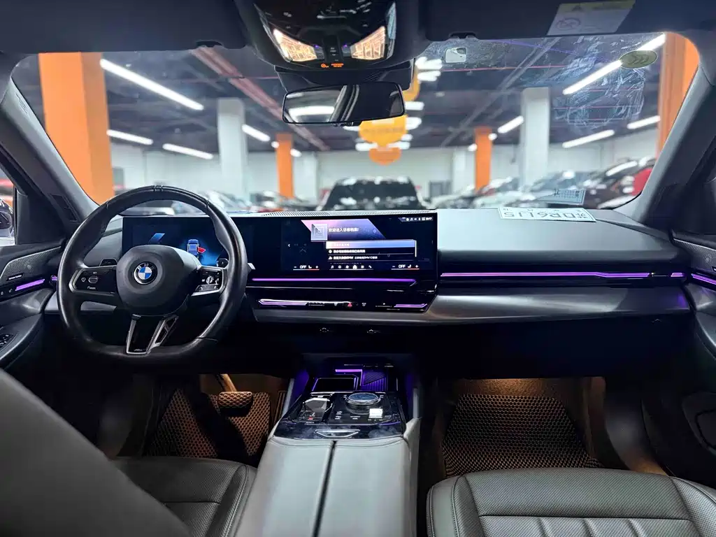 BMW 5 Series 2025 — фото 18