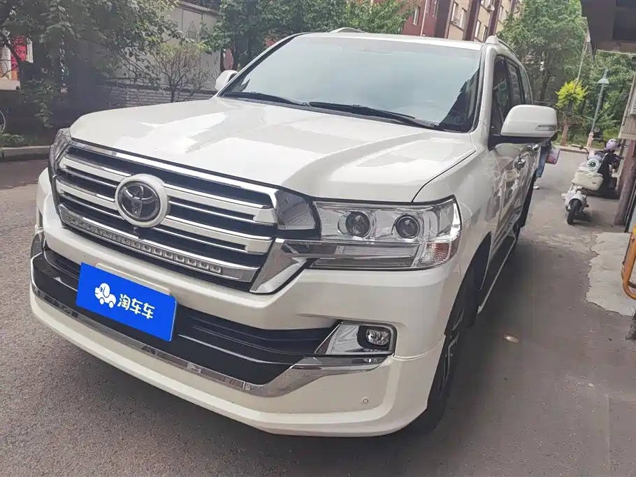 Toyota Land Cruiser 2019 — фото 1
