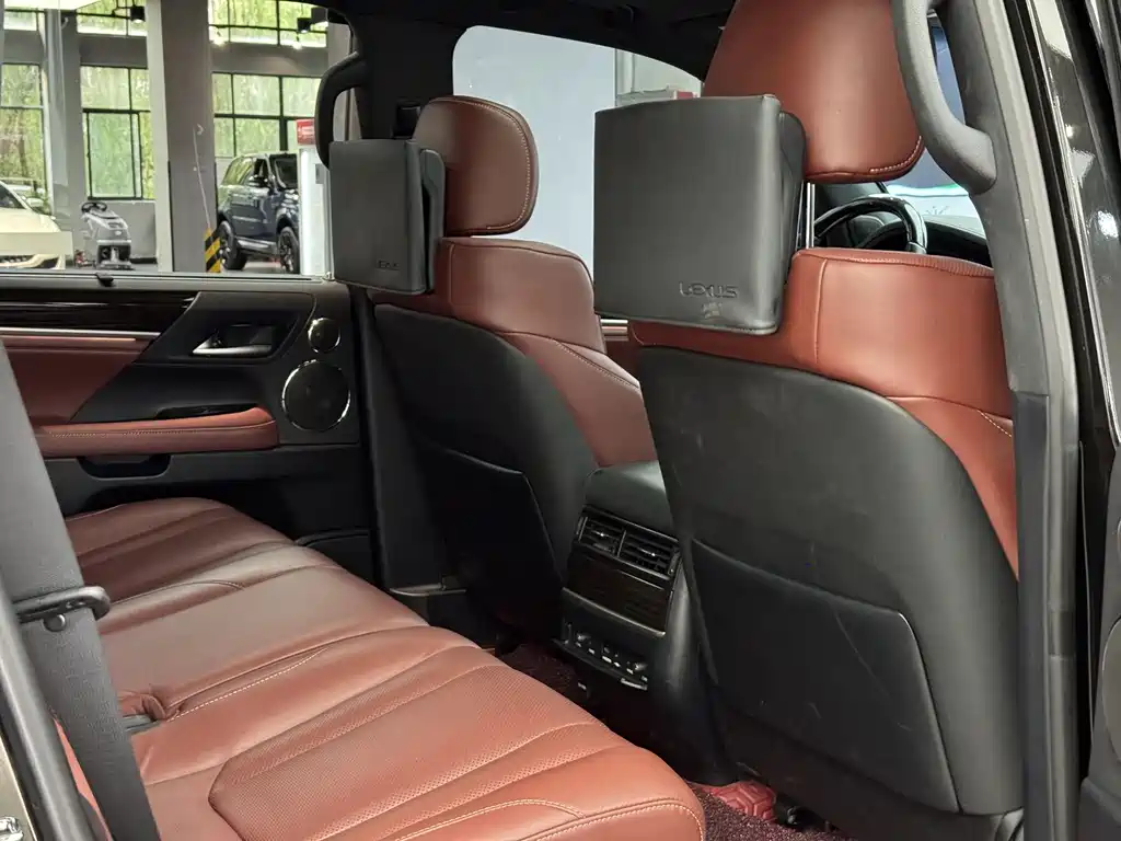 Lexus LX 2019 — фото 15