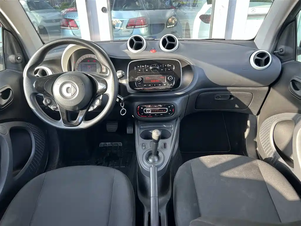 smart Fortwo 2017 — фото 18