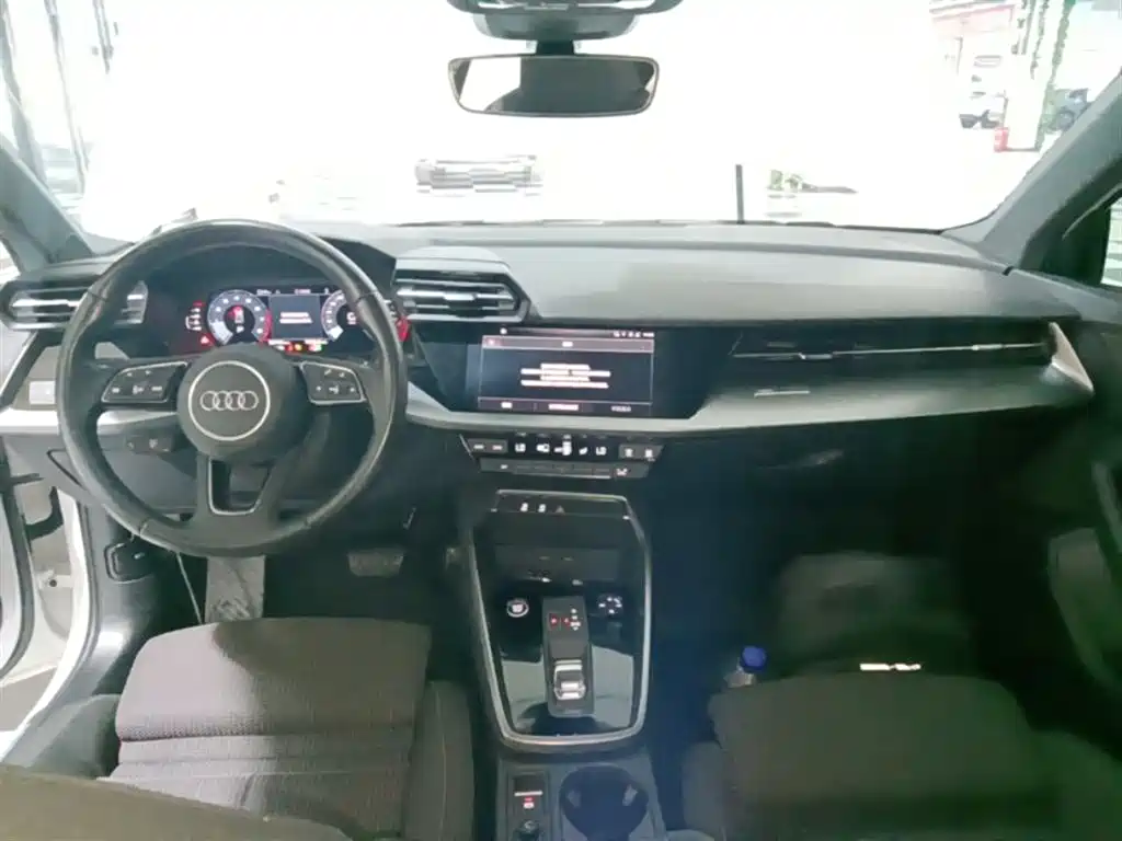 Audi A3 2023 — фото 10