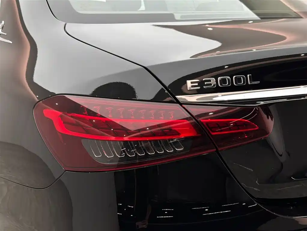 Mercedes-Benz E-Class 2021 — фото 21