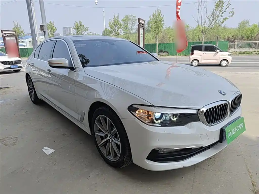 BMW 5 Series 2017 — фото 22
