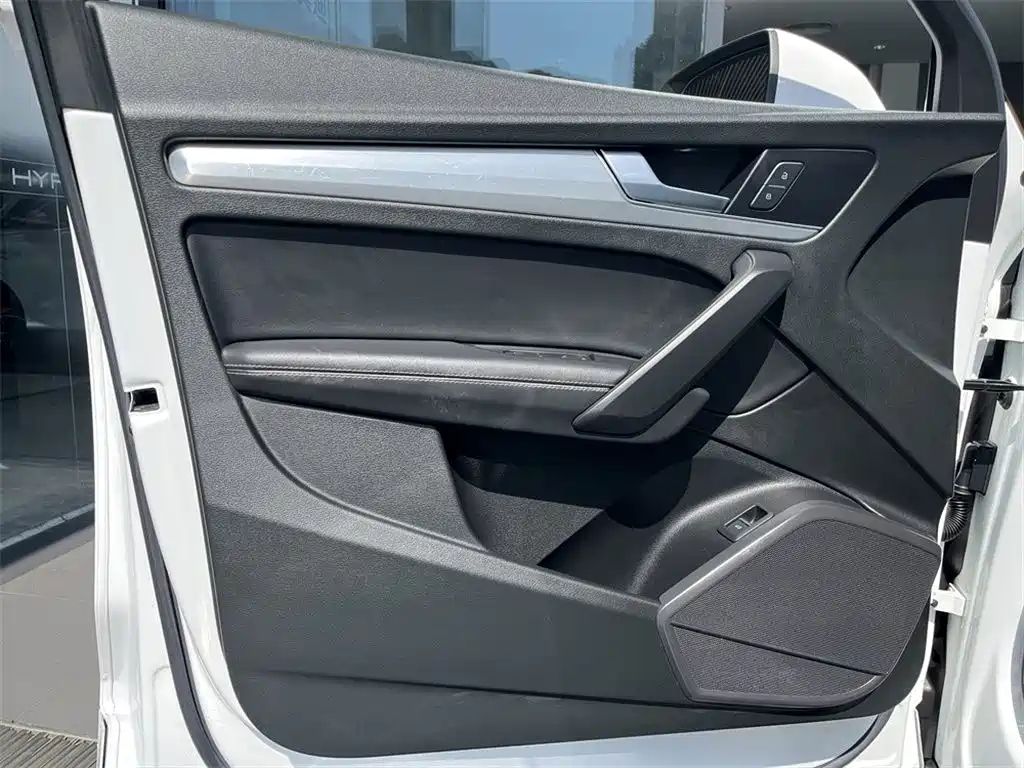 Audi Q5L 2020 — фото 14