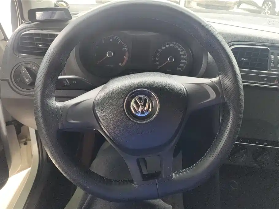 Volkswagen Polo 2017 — фото 15