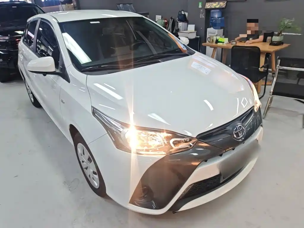 Toyota Yaris L 2022 — фото 4
