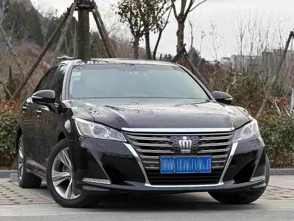 Toyota Crown 2015